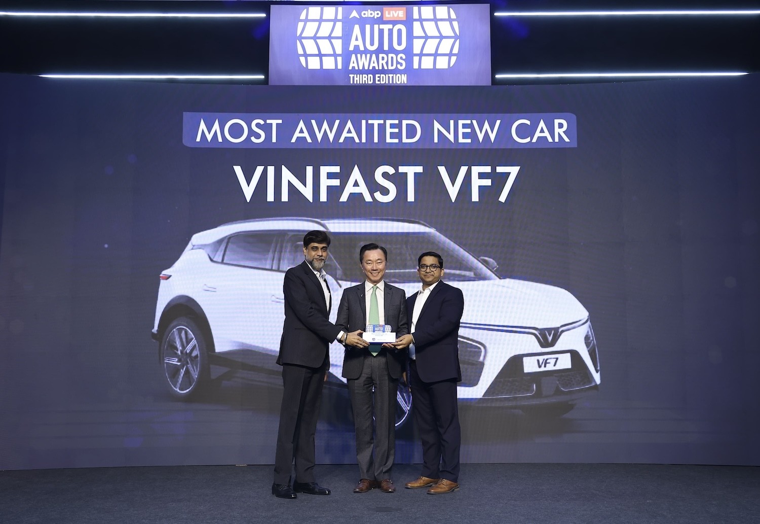 VINFAST VF 7 ĐƯỢC VINH DANH LÀ 
